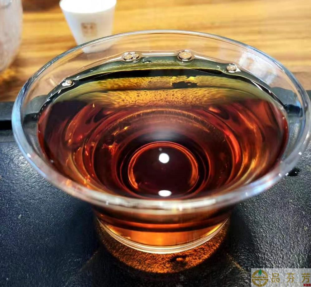 白茶的品质决定它冲泡次数，在茶类中耐泡度堪称一绝