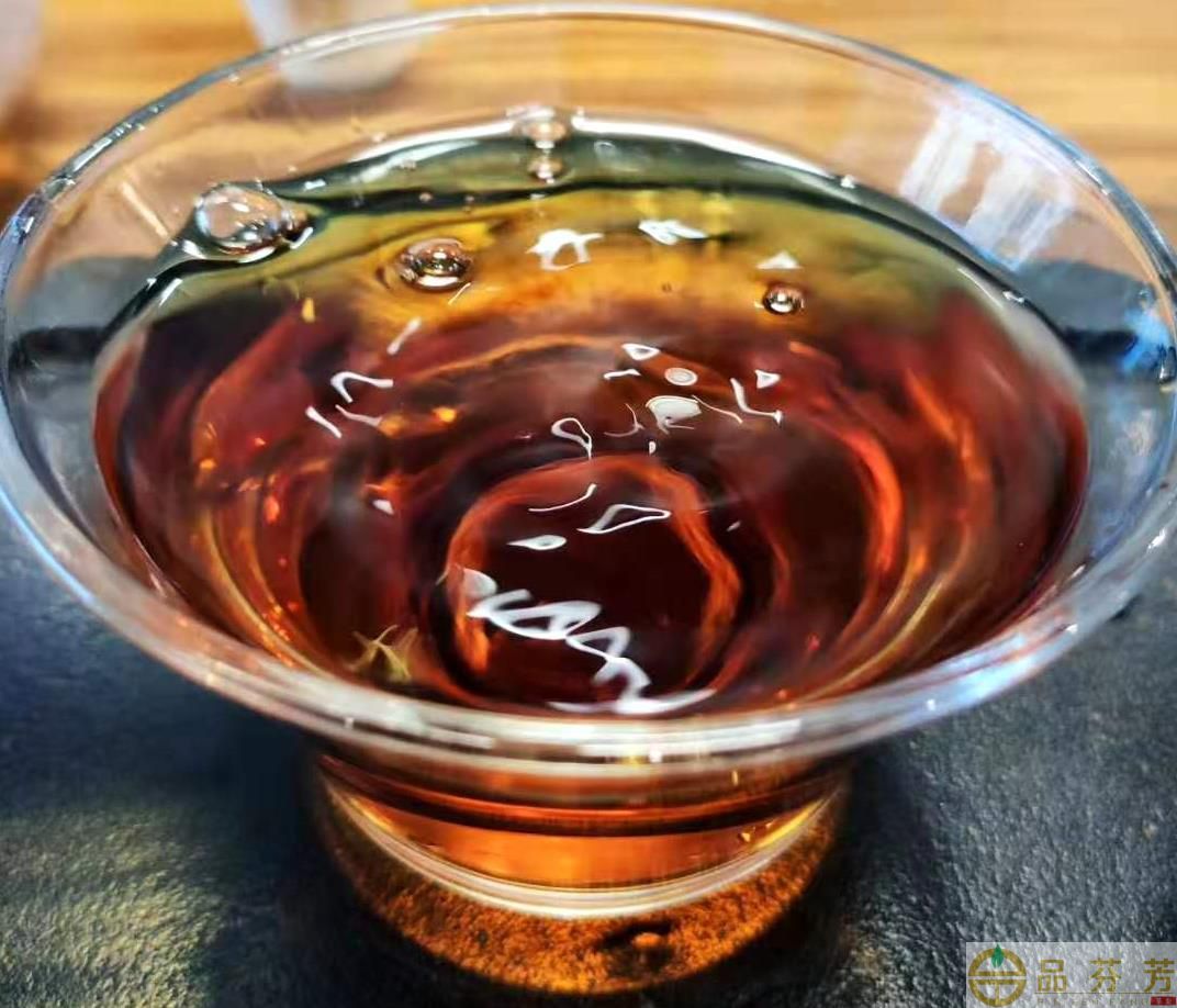 中国六大茶类中，白茶具有全面的保健功效，"三降三抗"效果显著